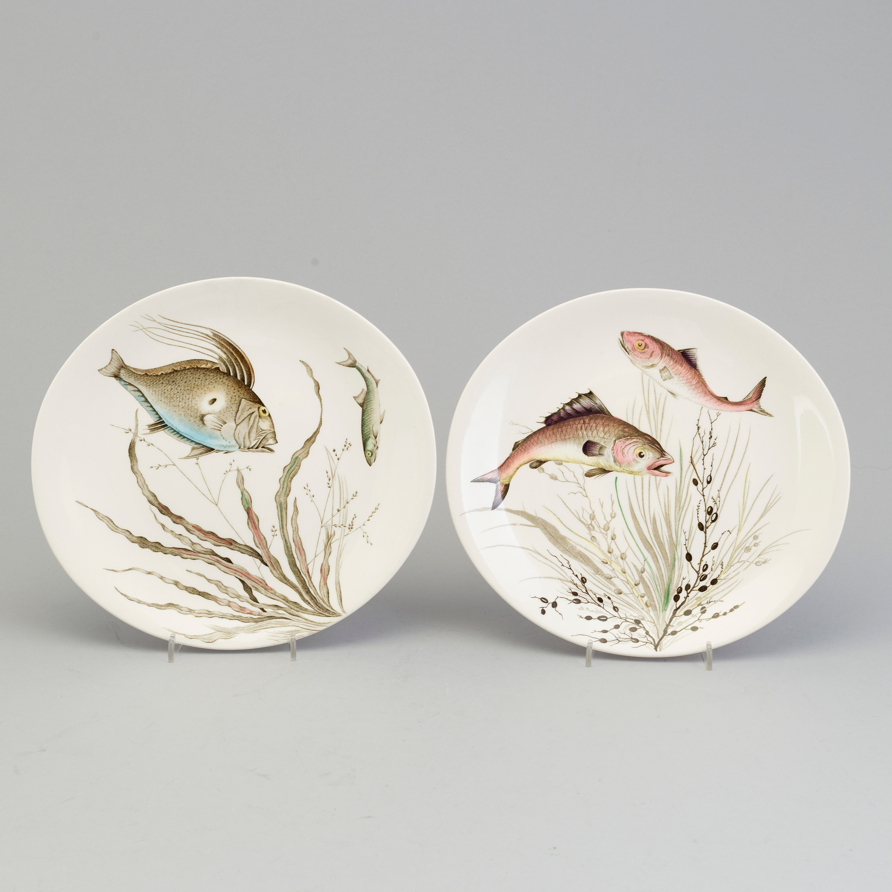 Ten Johnson Bros fish plates plus a big oval plate, England. Bukowskis