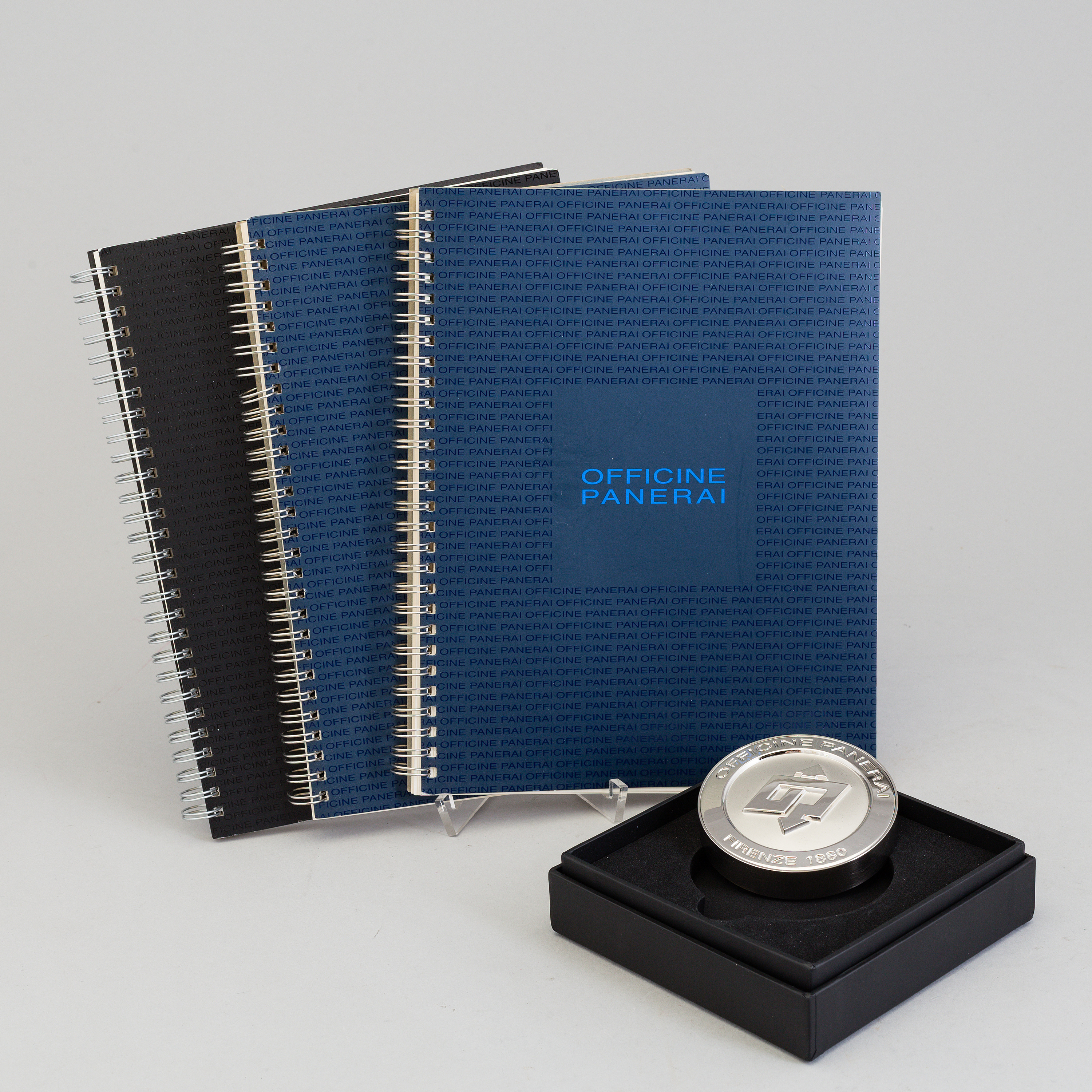 PANERAI, Paperweight / Notebooks. Bukowskis