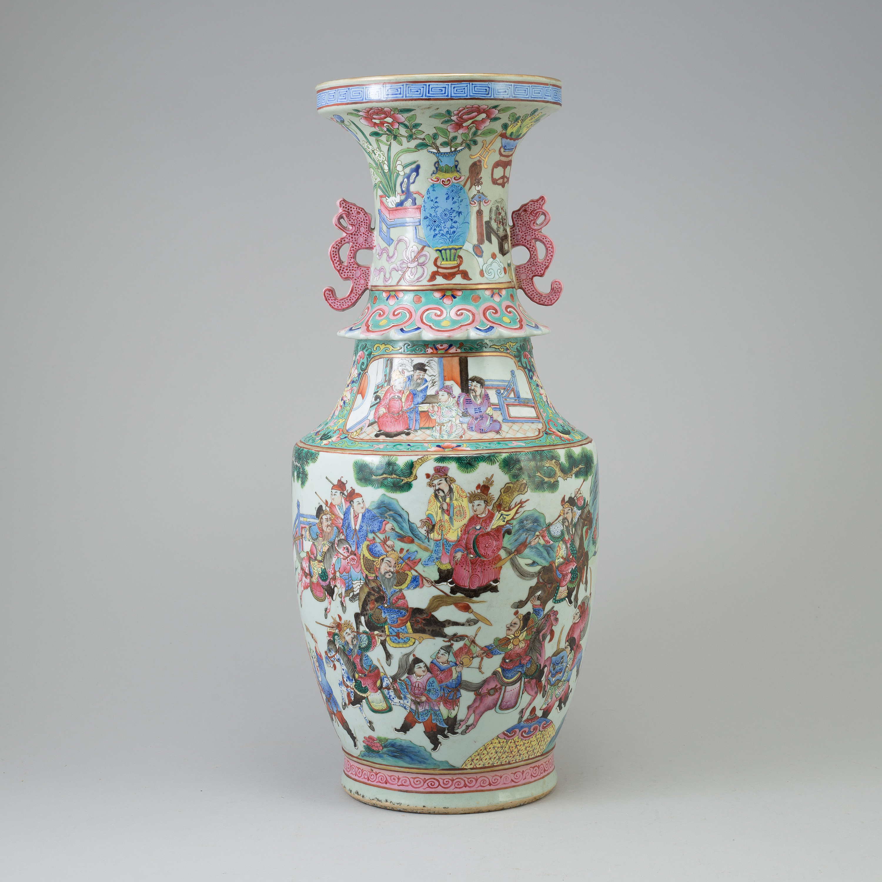 A mid 20th century Chinese porcelain vase. Bukowskis