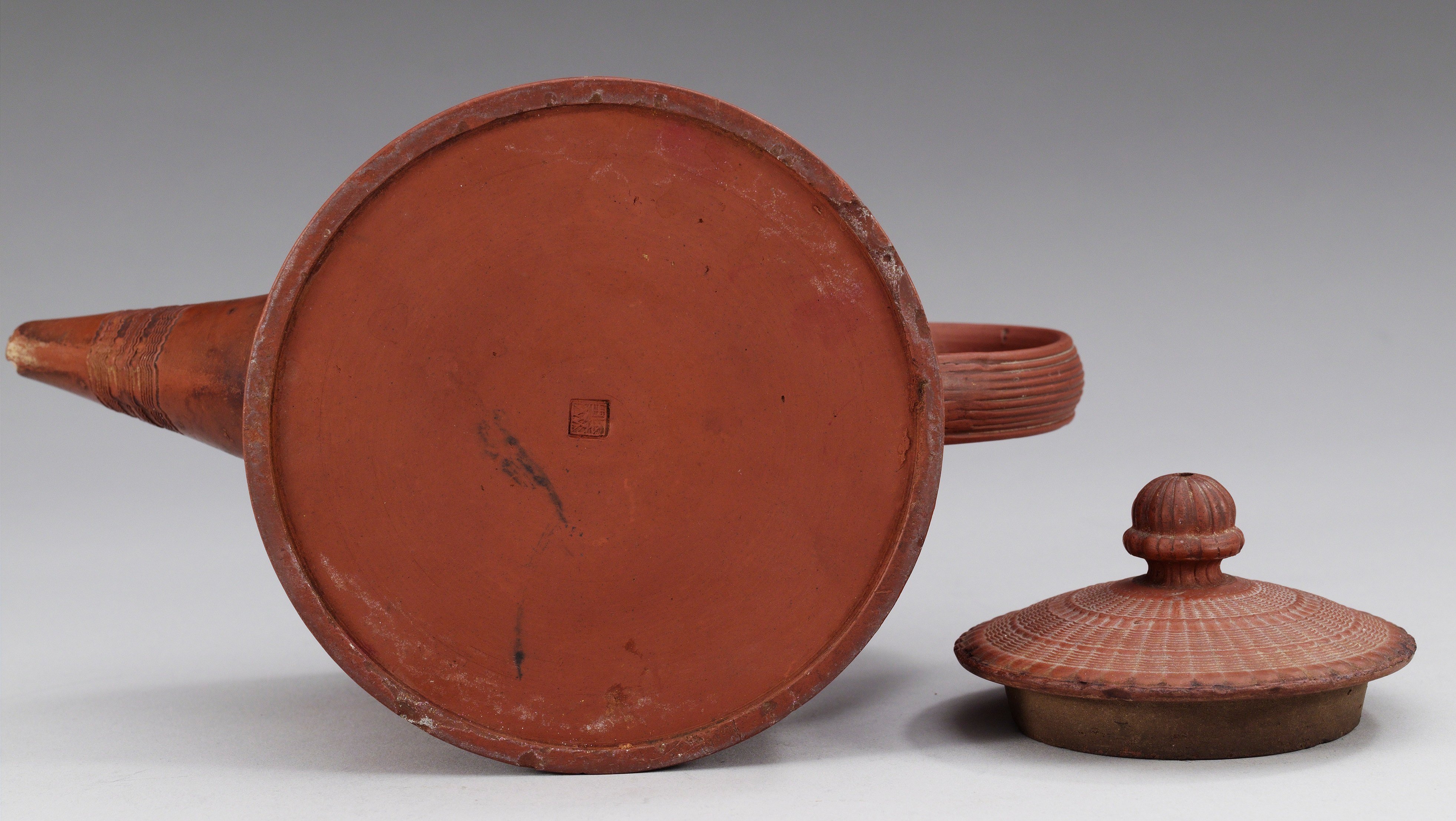 A Yixing pottery teapot, Qing dynasty, 18th Century. Bukowskis