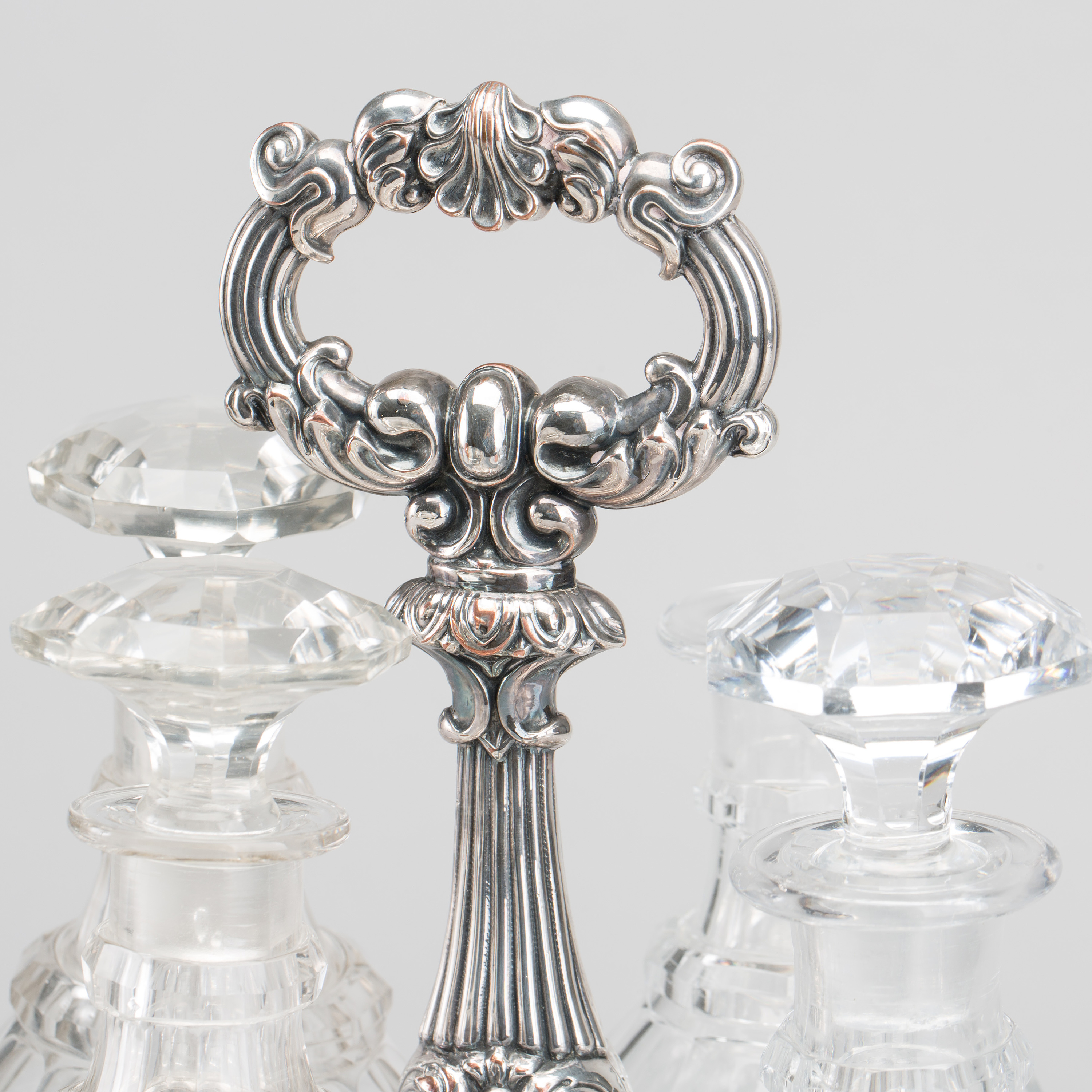 A PLATED CRUET FRENCH. Bukowskis