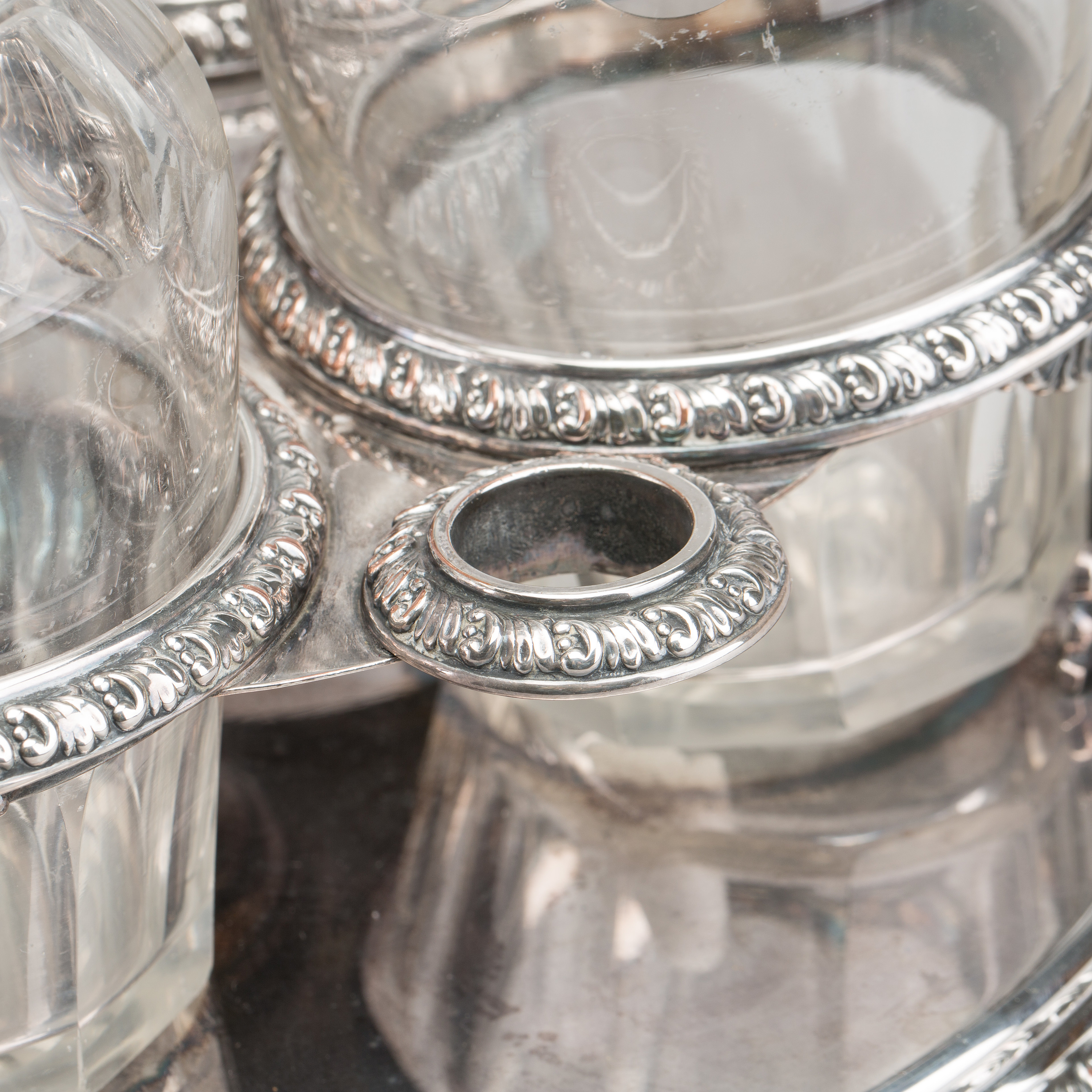 A PLATED CRUET FRENCH. Bukowskis