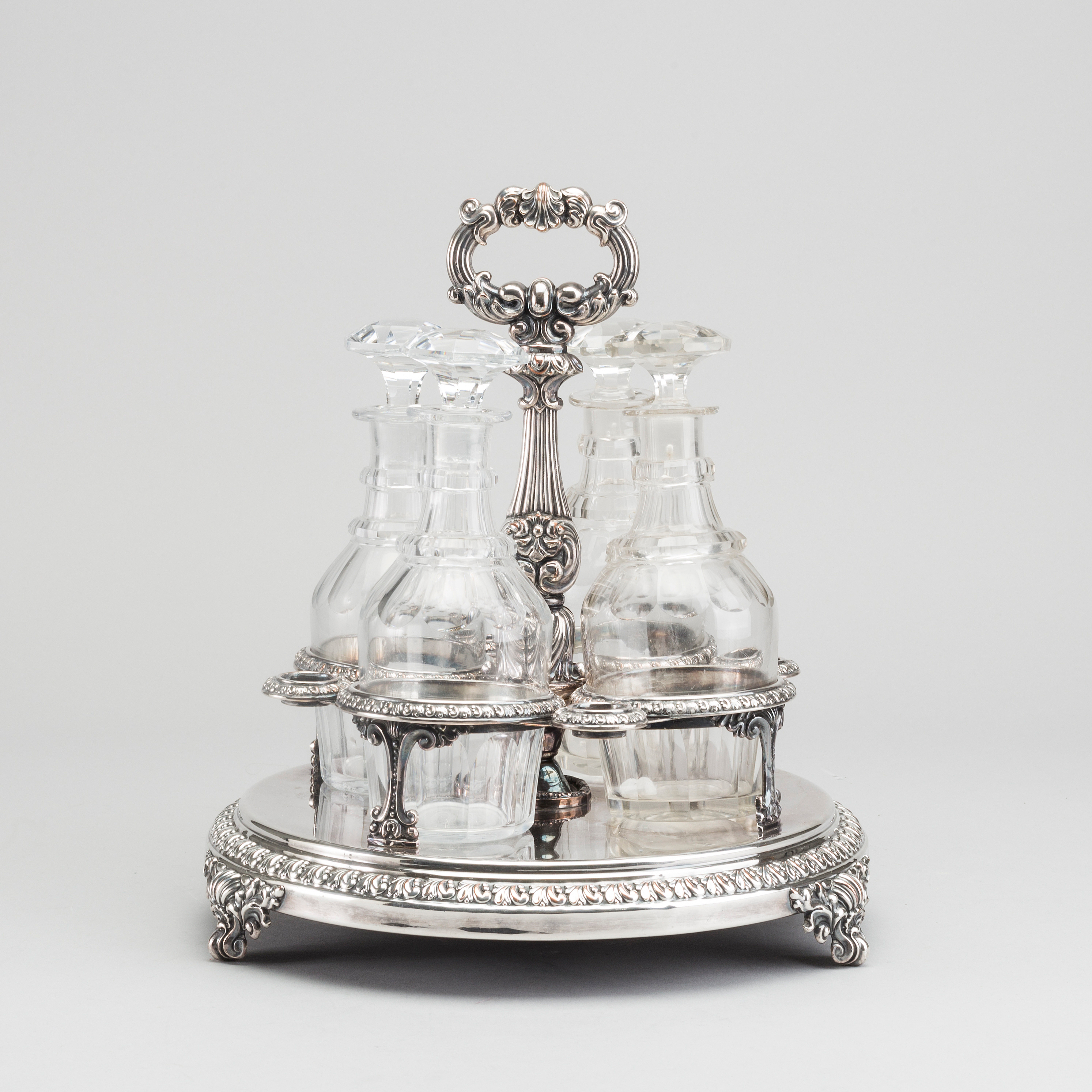A PLATED CRUET FRENCH. Bukowskis