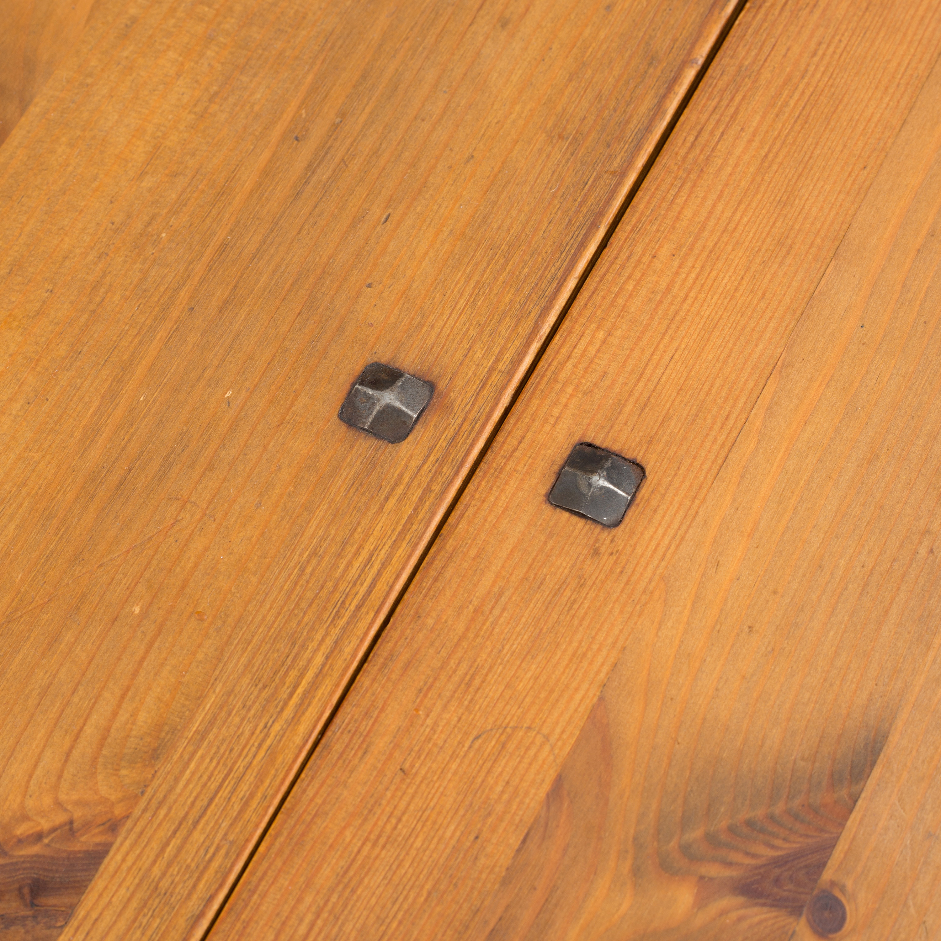 A "Alunda" gate leg table by IKEA. Bukowskis