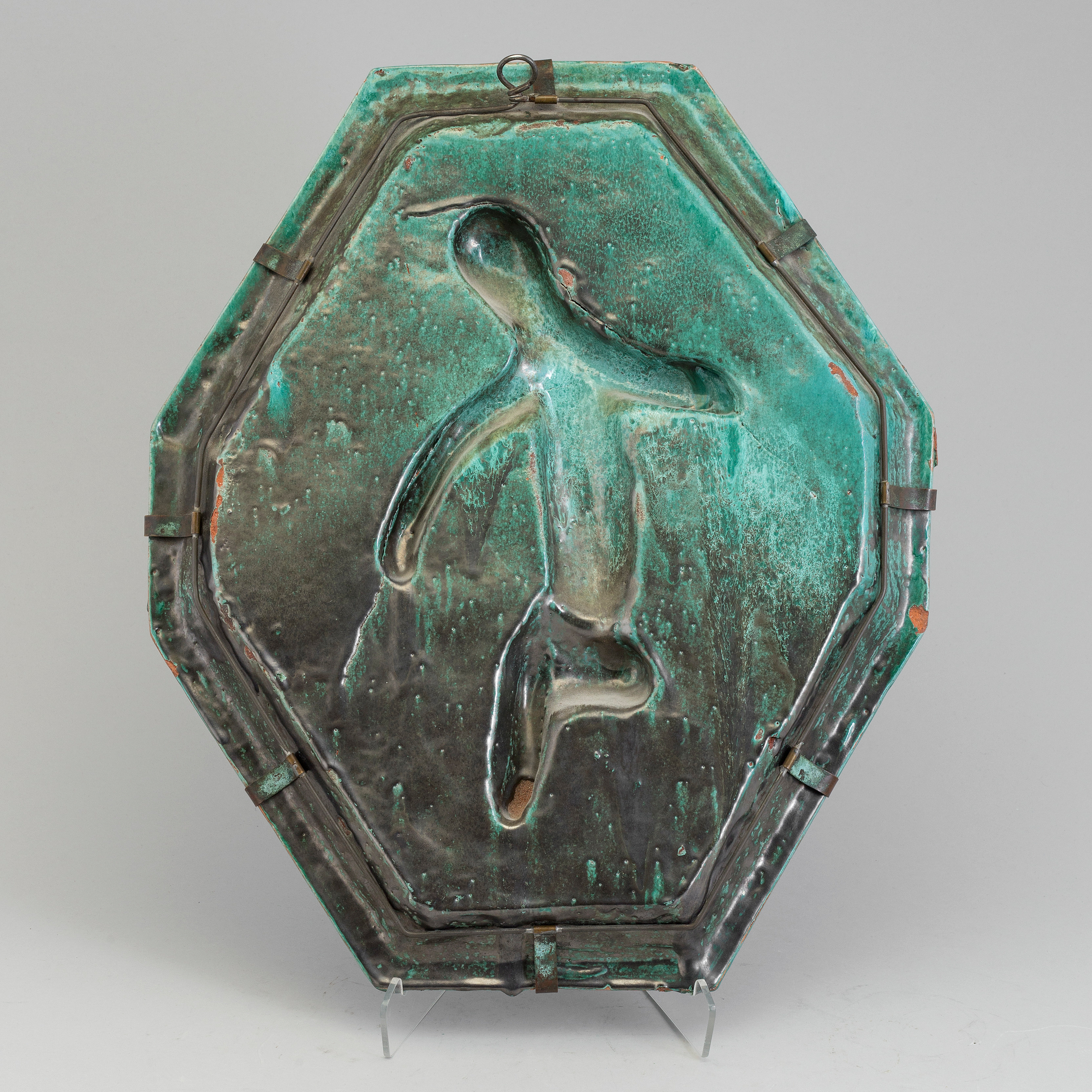 RELIEF, glaserad lergods, St Eriks Lervarufabrik Uppsala. 1920tal