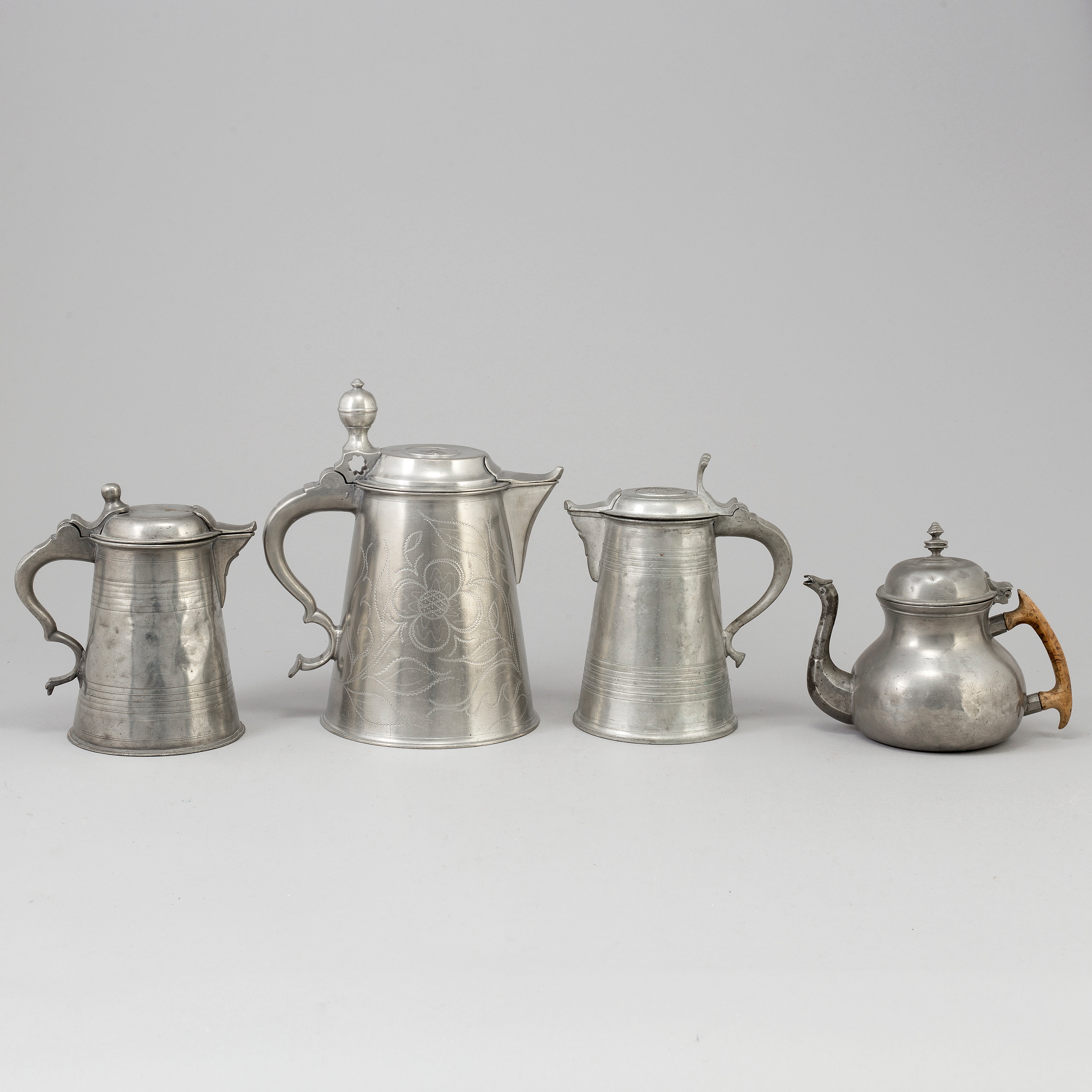 THREE PEWTER JUGS AND A TEAPOT, 19th century. Bukowskis