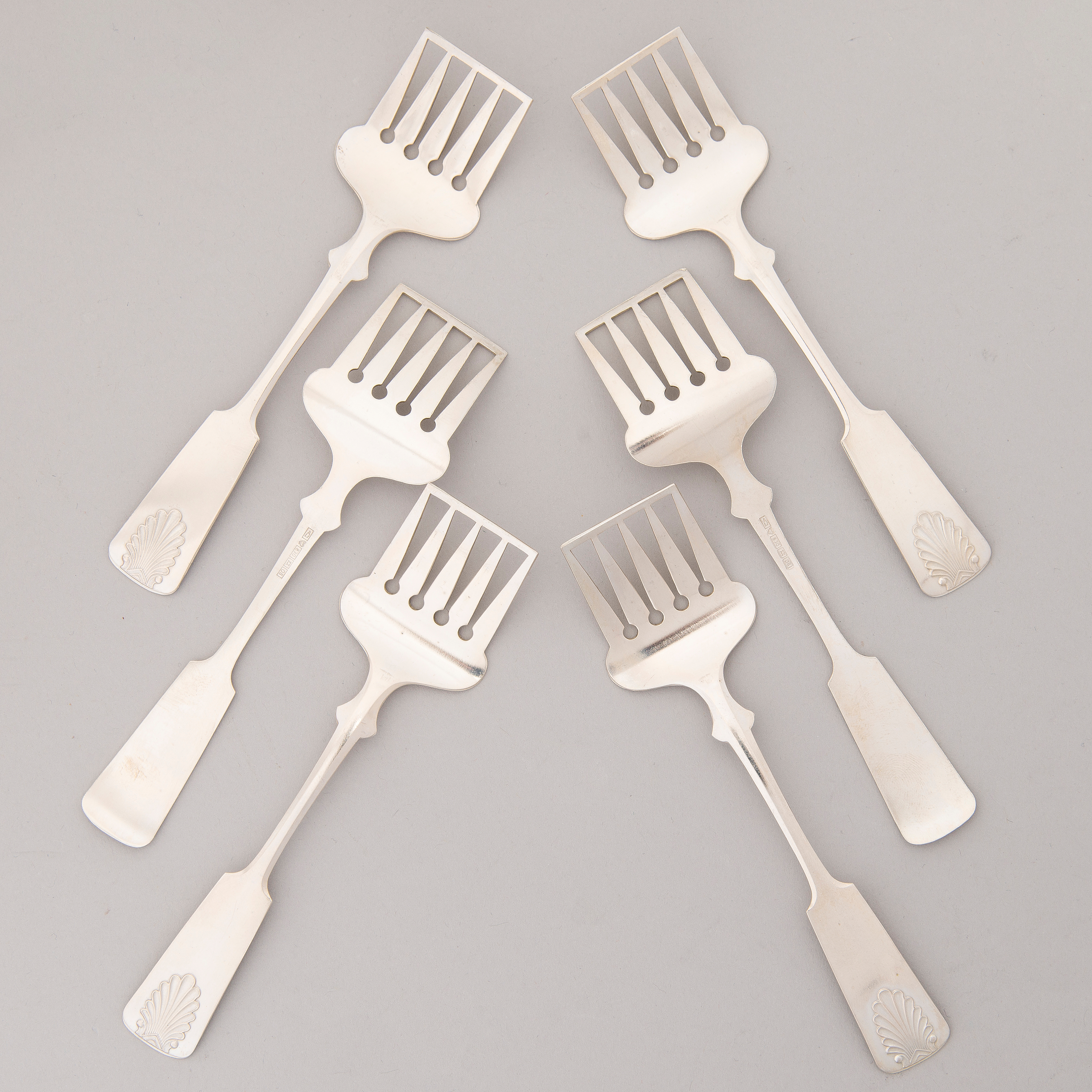A set of six sardine forks with sea shell decoration, Auran Kultaseppä