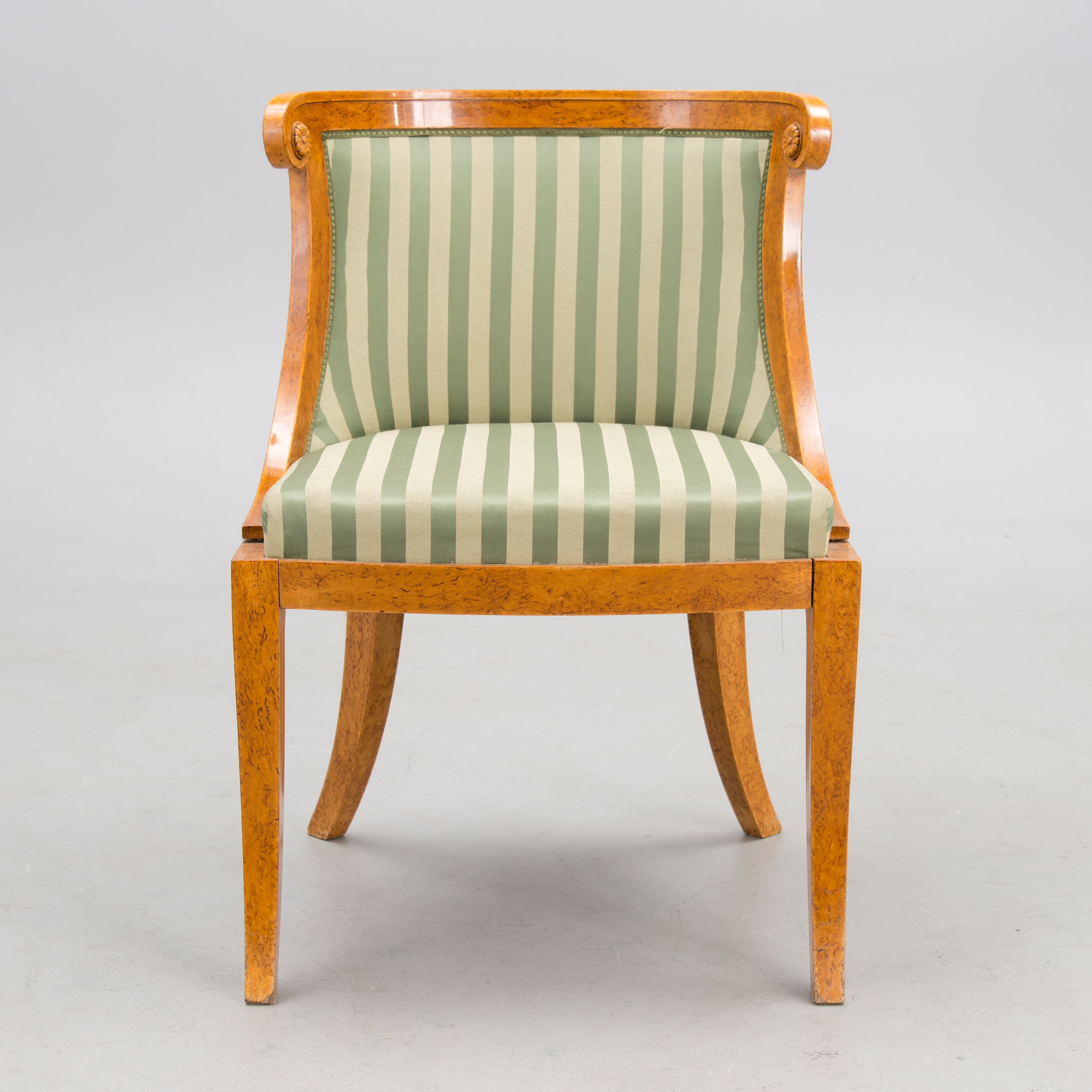 A RUSSIAN ARMCHAIR, Carelian birch, late 20th century. Bukowskis