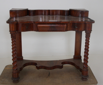 96555. TOILETTEBORD, 1800-talets slut.