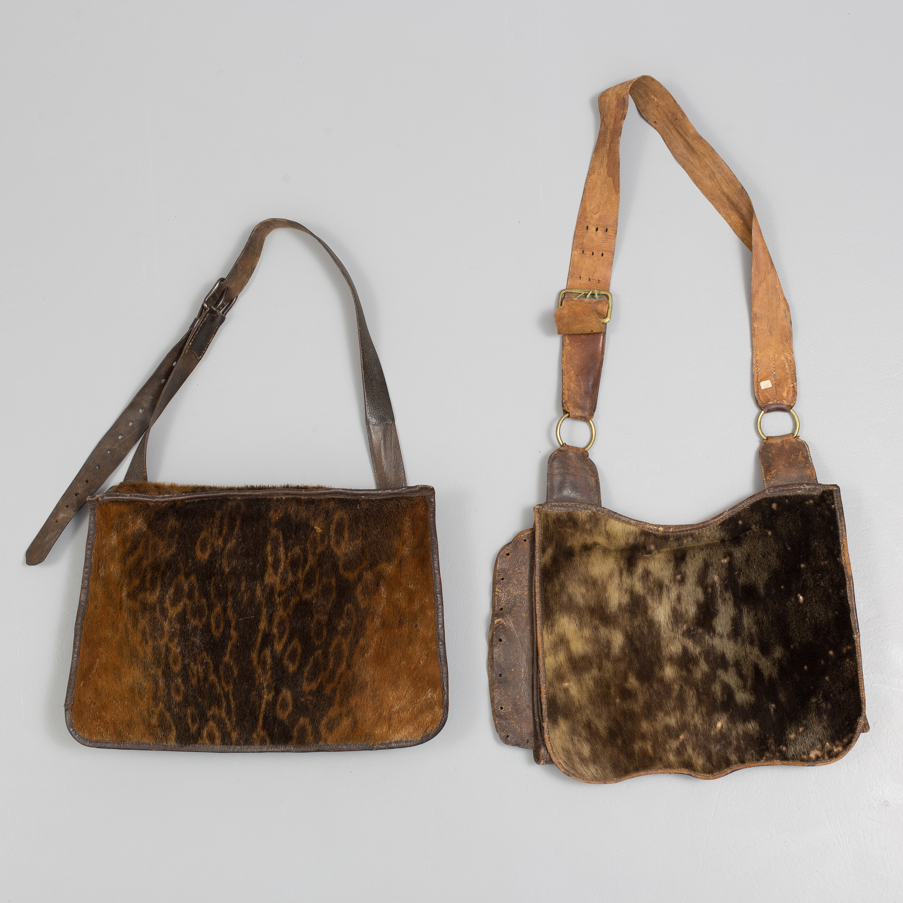 TWO LEATHER HUNTING BAGS, 19th/20th century. Bukowskis