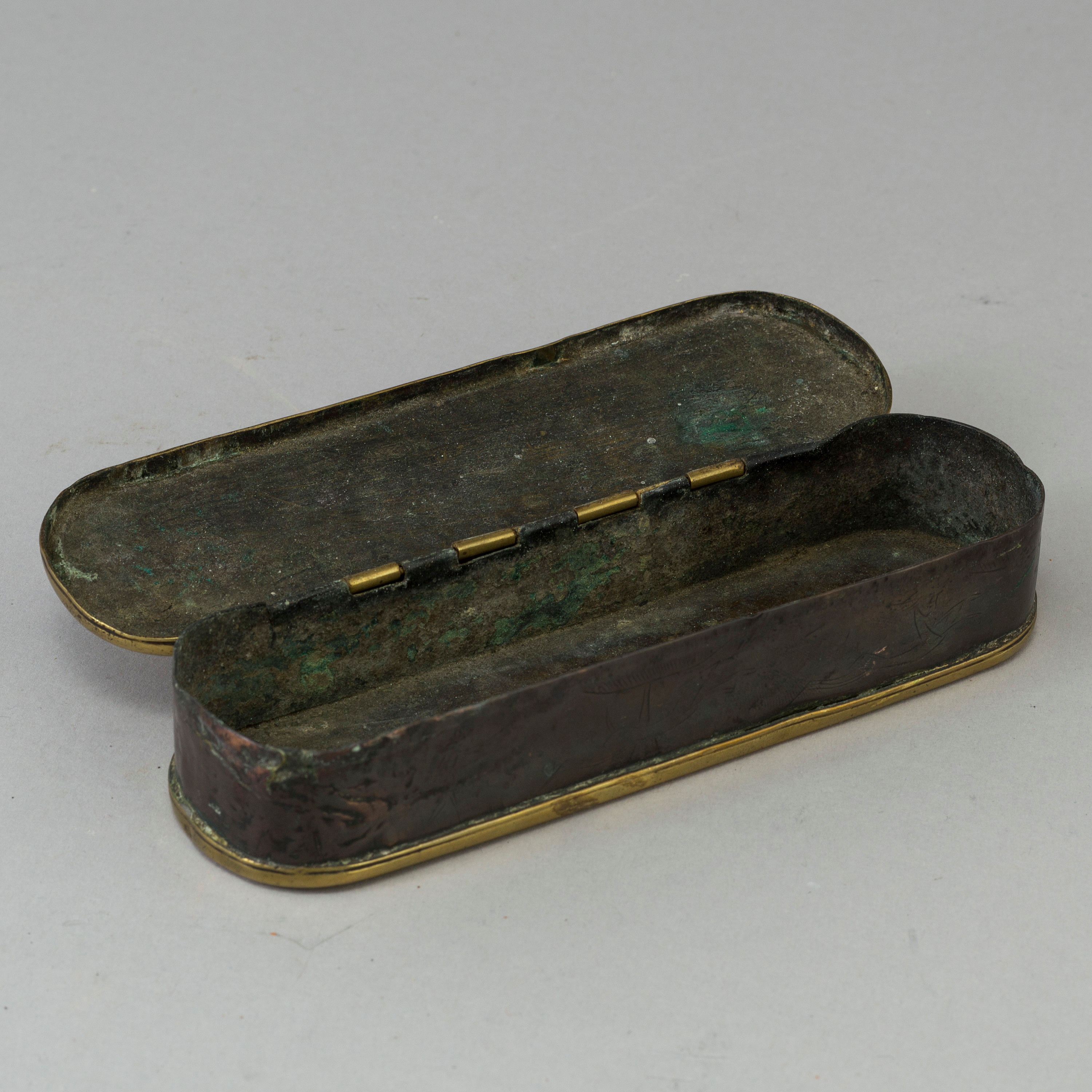 AN 18TH CENTURY BRASS BOX. Bukowskis