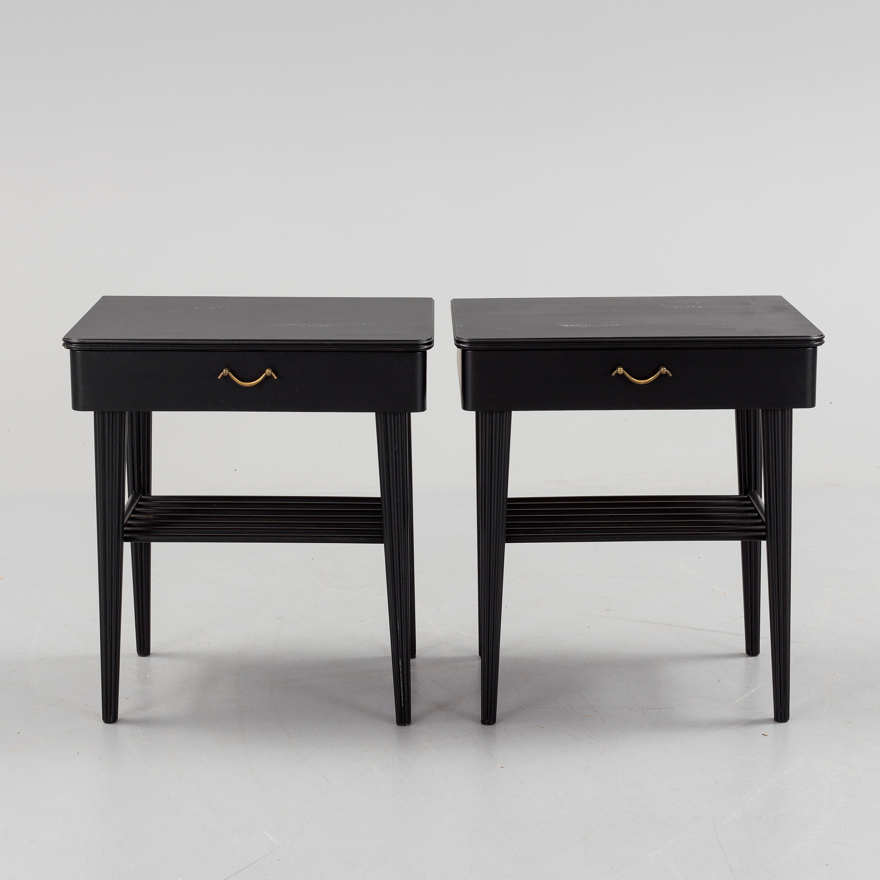 A pair of bedside tables, 20 th century. Bukowskis