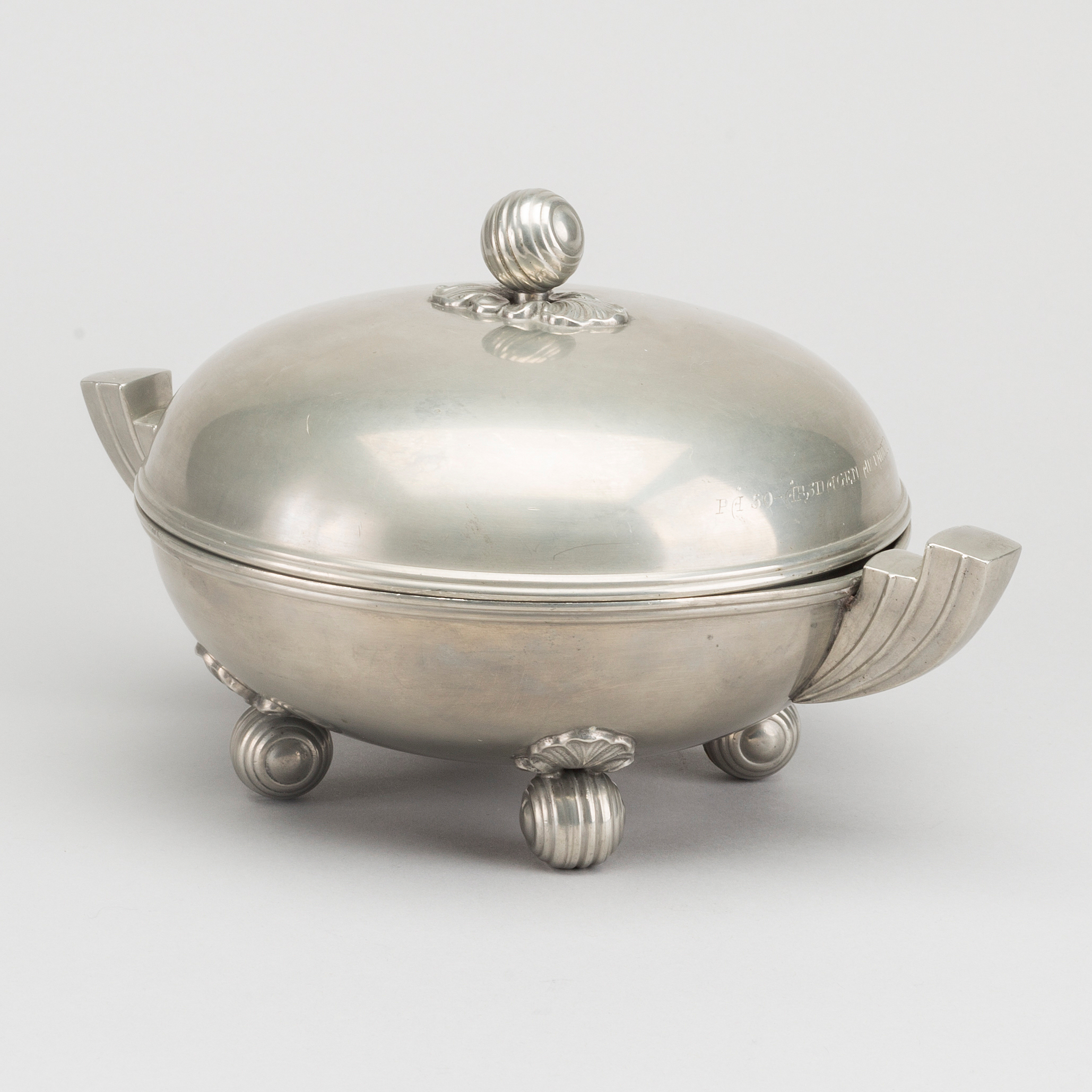 A Swedish pewter tureen from GAB 1934. Bukowskis