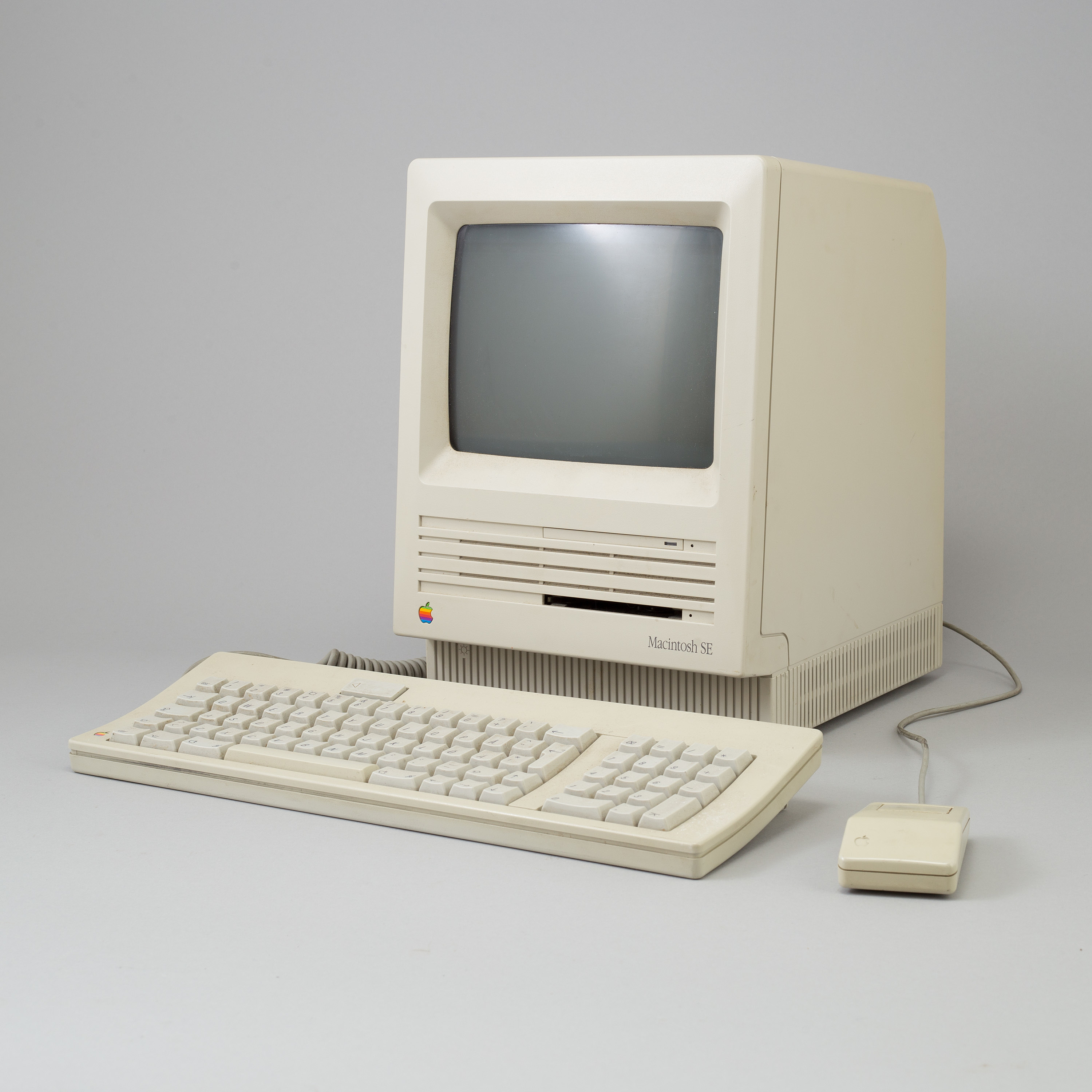 An Apple Computer Macintosh SE Model M5011 Apple Computer Inc USA 