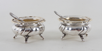 97927. SALTKAR, ett par, silver, importstämplar, Gustaf Möllenborg, Stockholm.