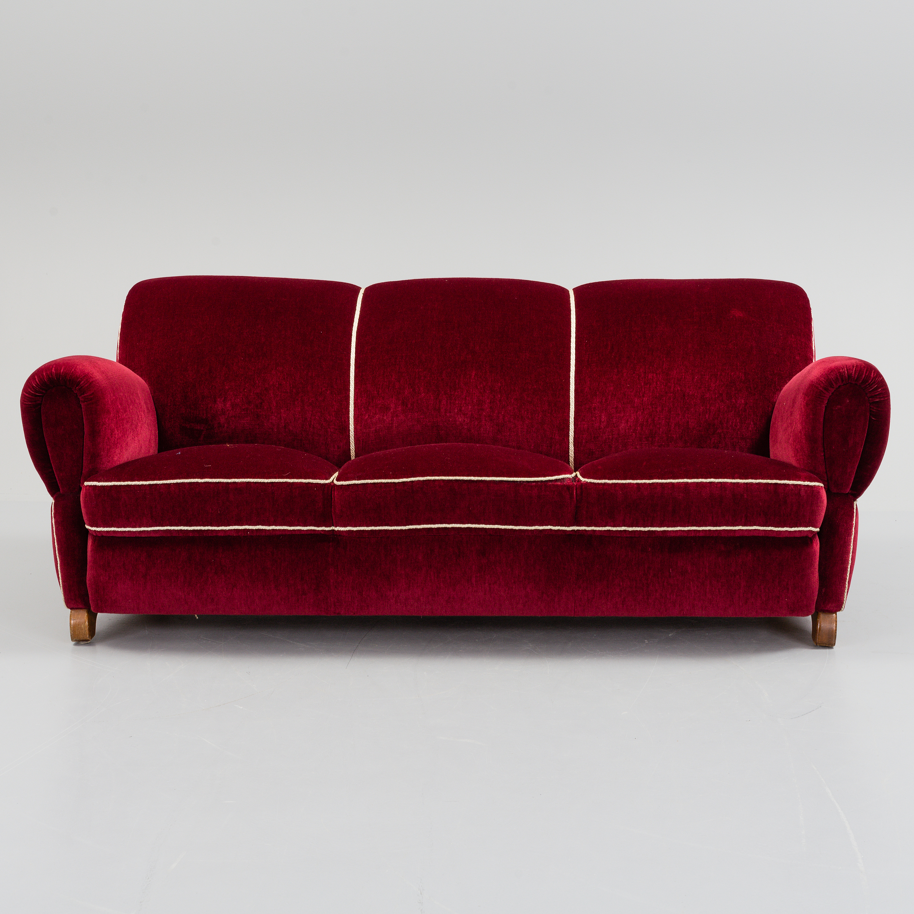 A 1940s sofa. Bukowskis