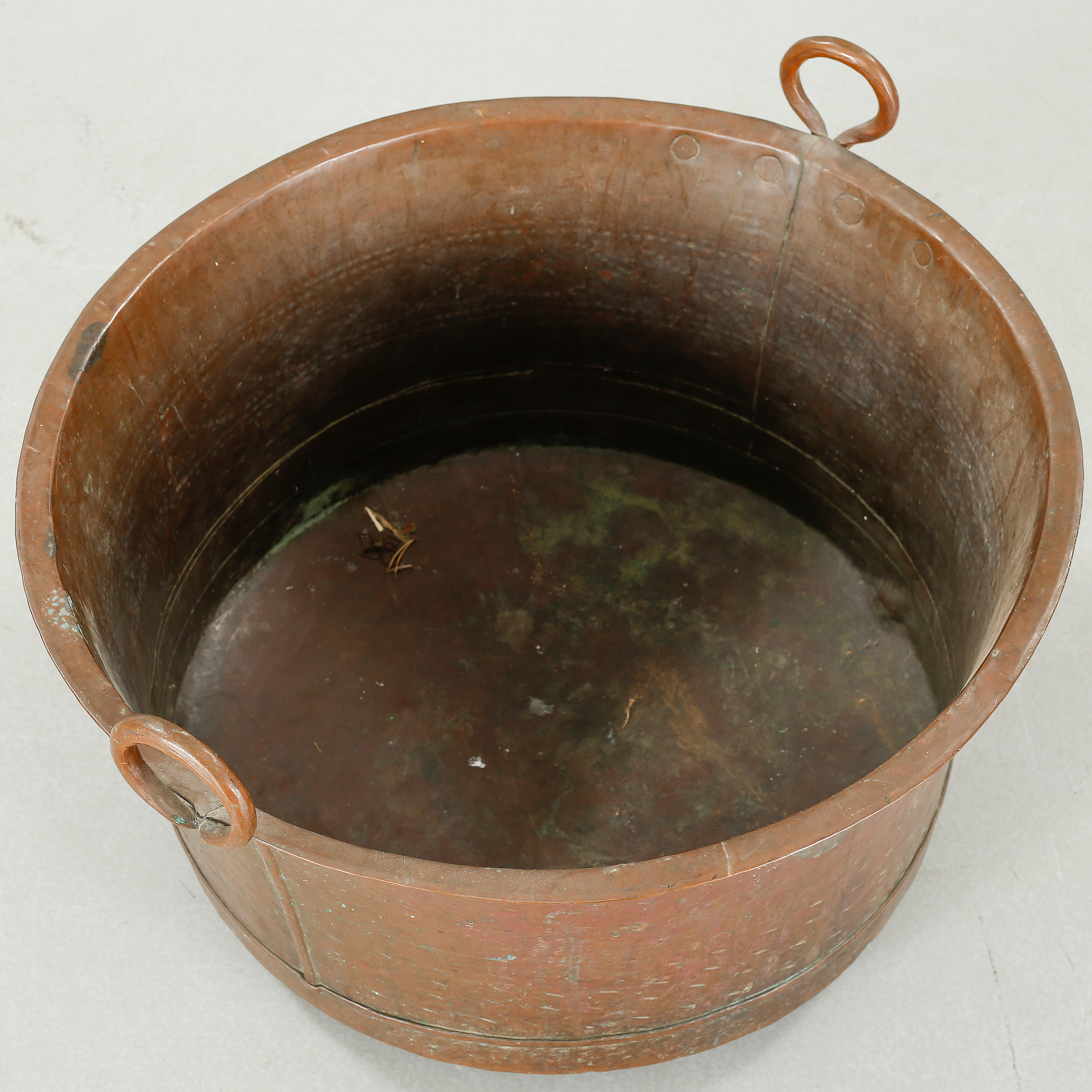 A copper wash tub, 19th century. Bukowskis