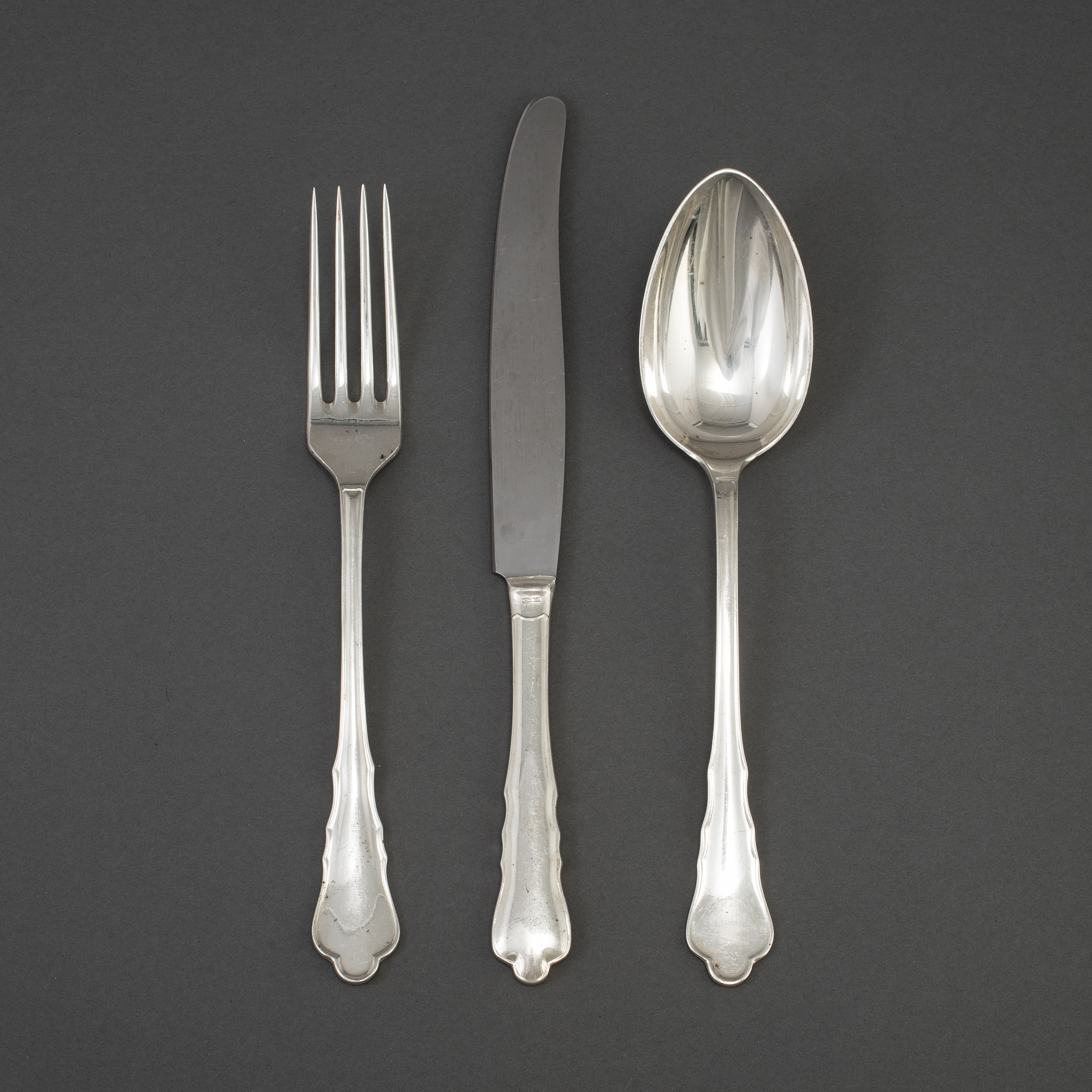 A piece "Chippendale" EPNS flatware set from MGAB. Bukowskis