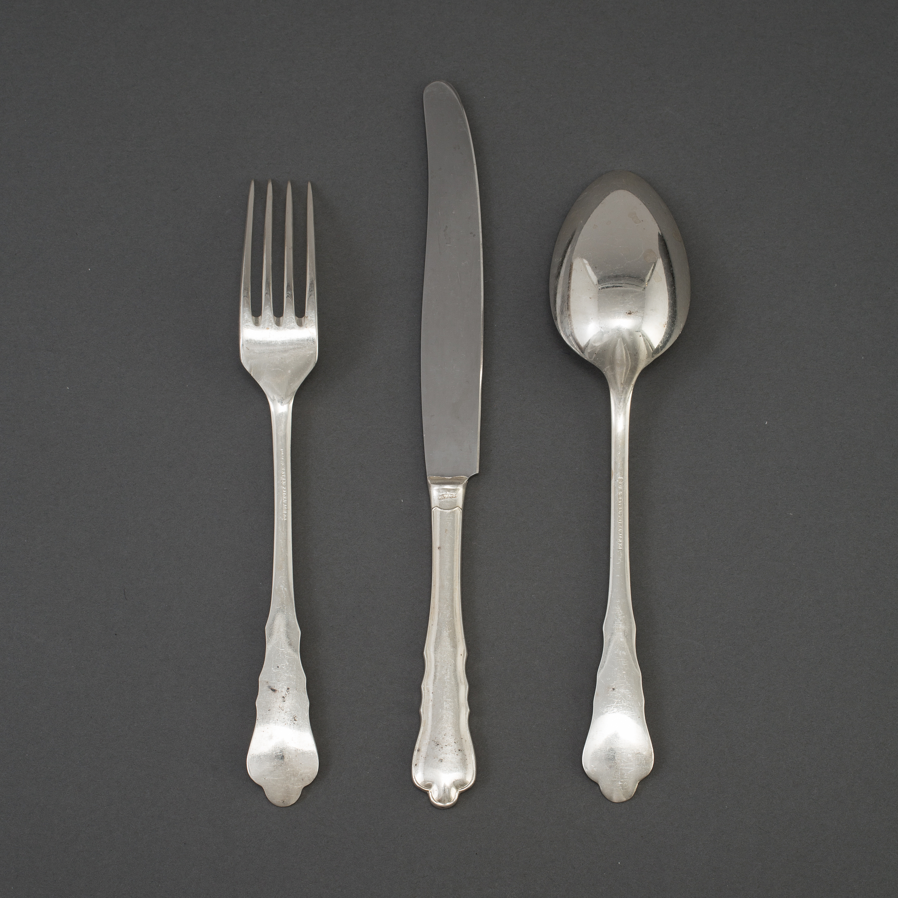 A piece "Chippendale" EPNS flatware set from MGAB. Bukowskis