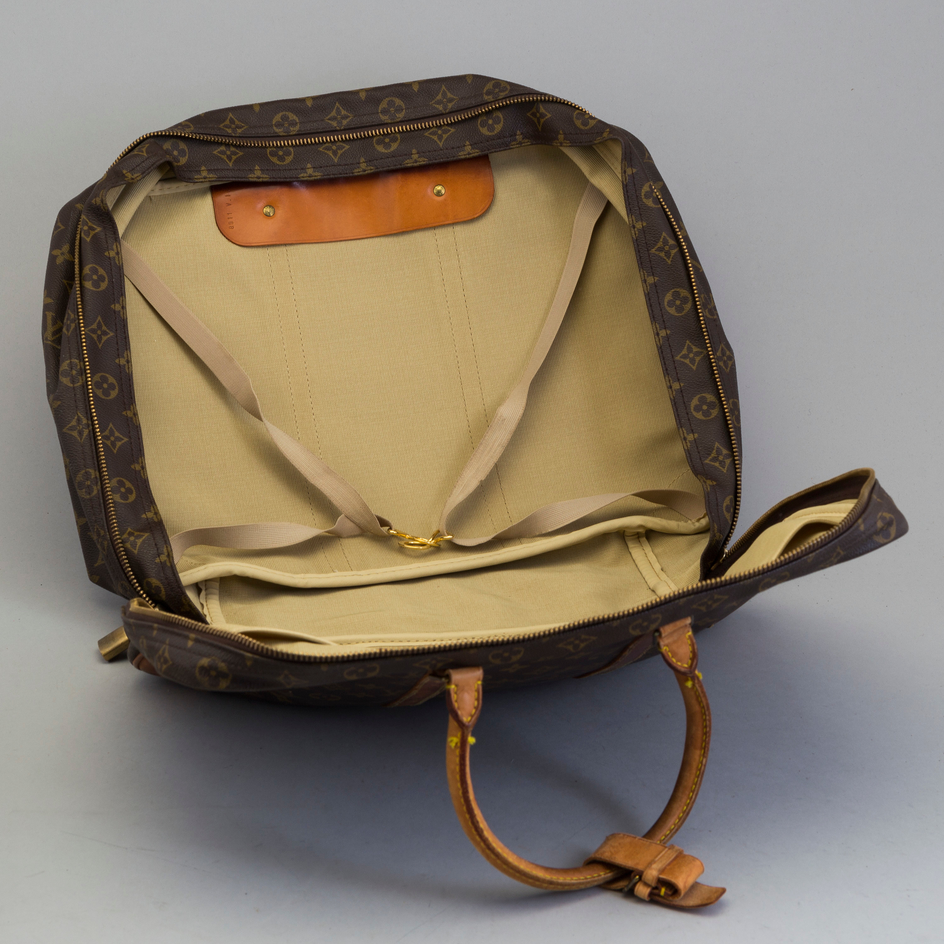 LOUIS VUITTON , "Sirius 45", handbag. Bukowskis