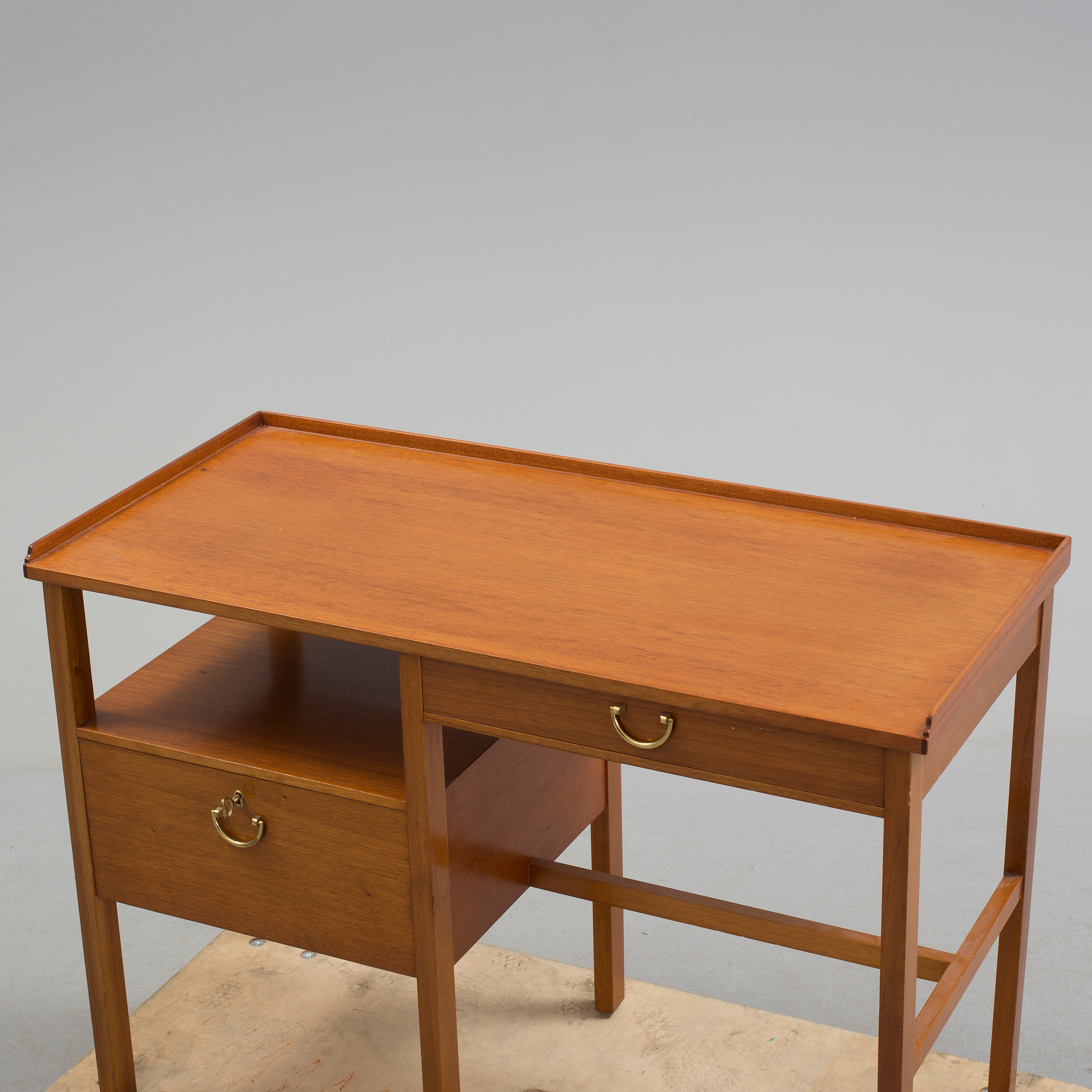 A Josef Frank cherry dressing table by Svenskt Tenn, model 2178. pre