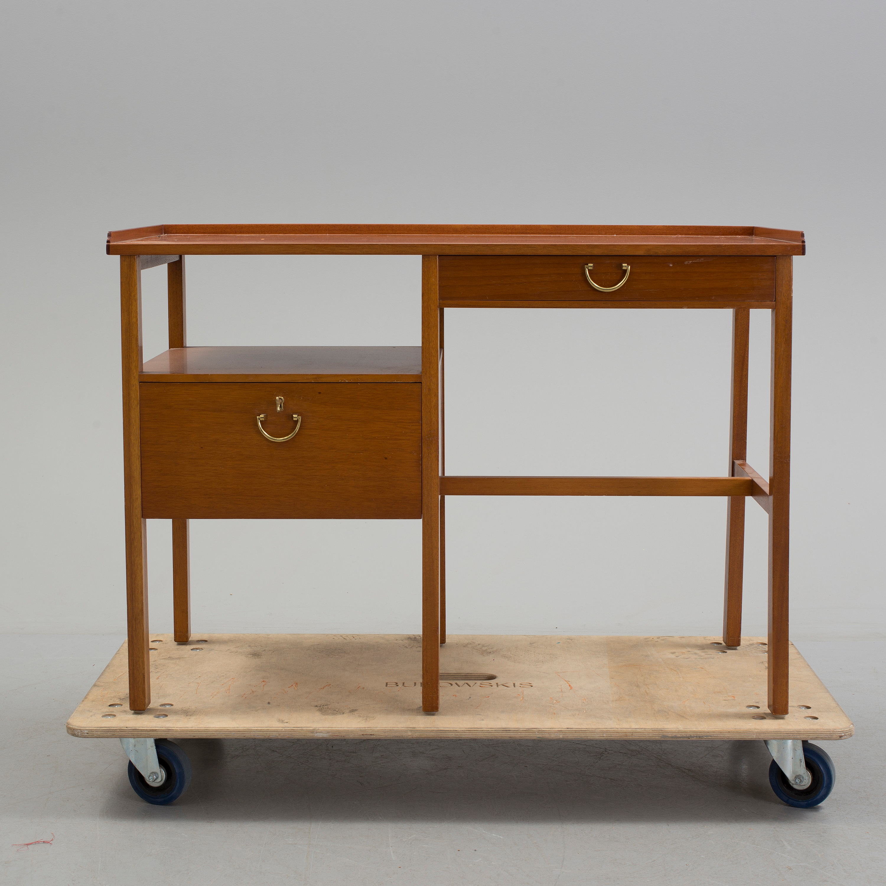 A Josef Frank cherry dressing table by Svenskt Tenn, model 2178. pre