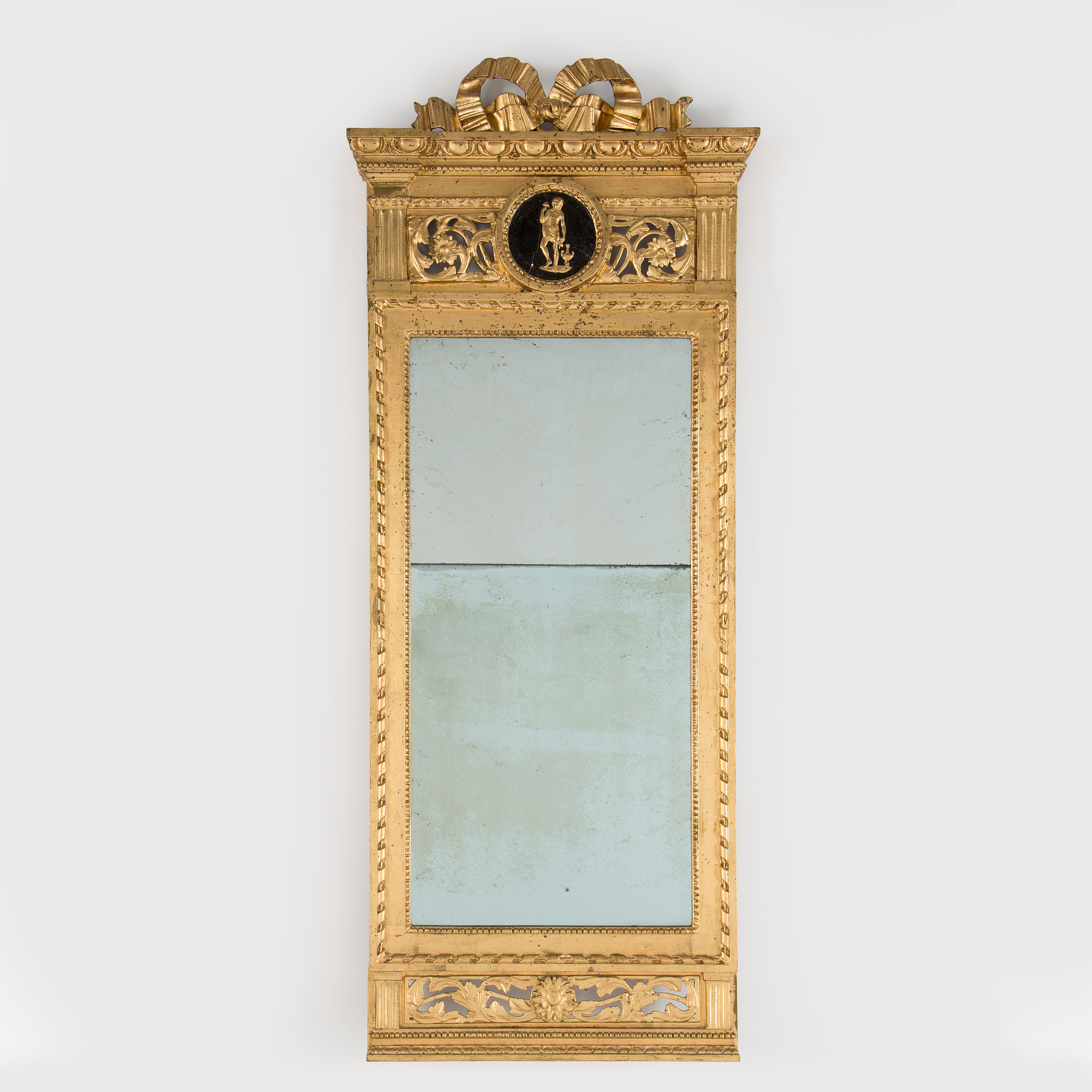 A GUSTAVIAN MIRROR, Stockholm 1782. Bukowskis