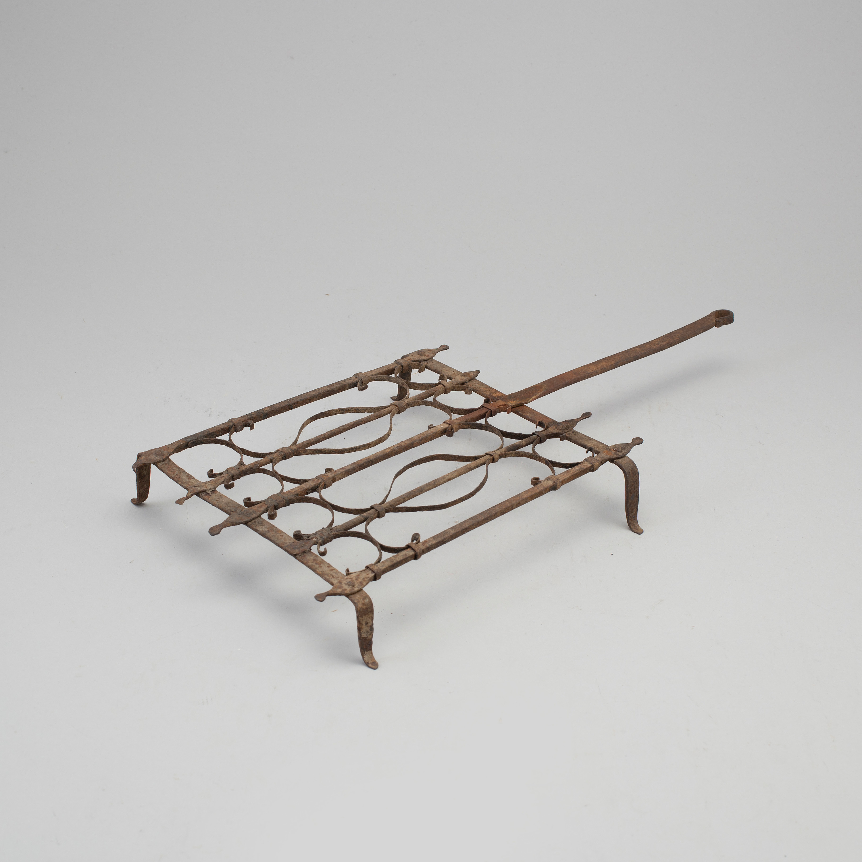 AN IRON GRIDIRON, 17th/18th century. Bukowskis