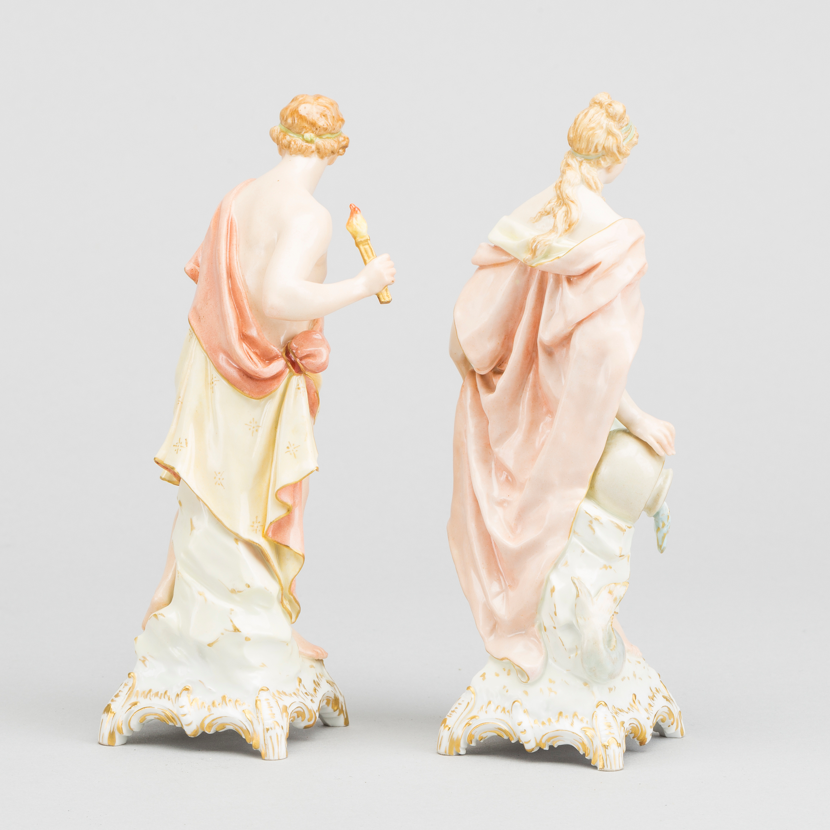 A PAIR OF KPM FIGURINES, FIST HALF OF 20TH CENTURY. Bukowskis