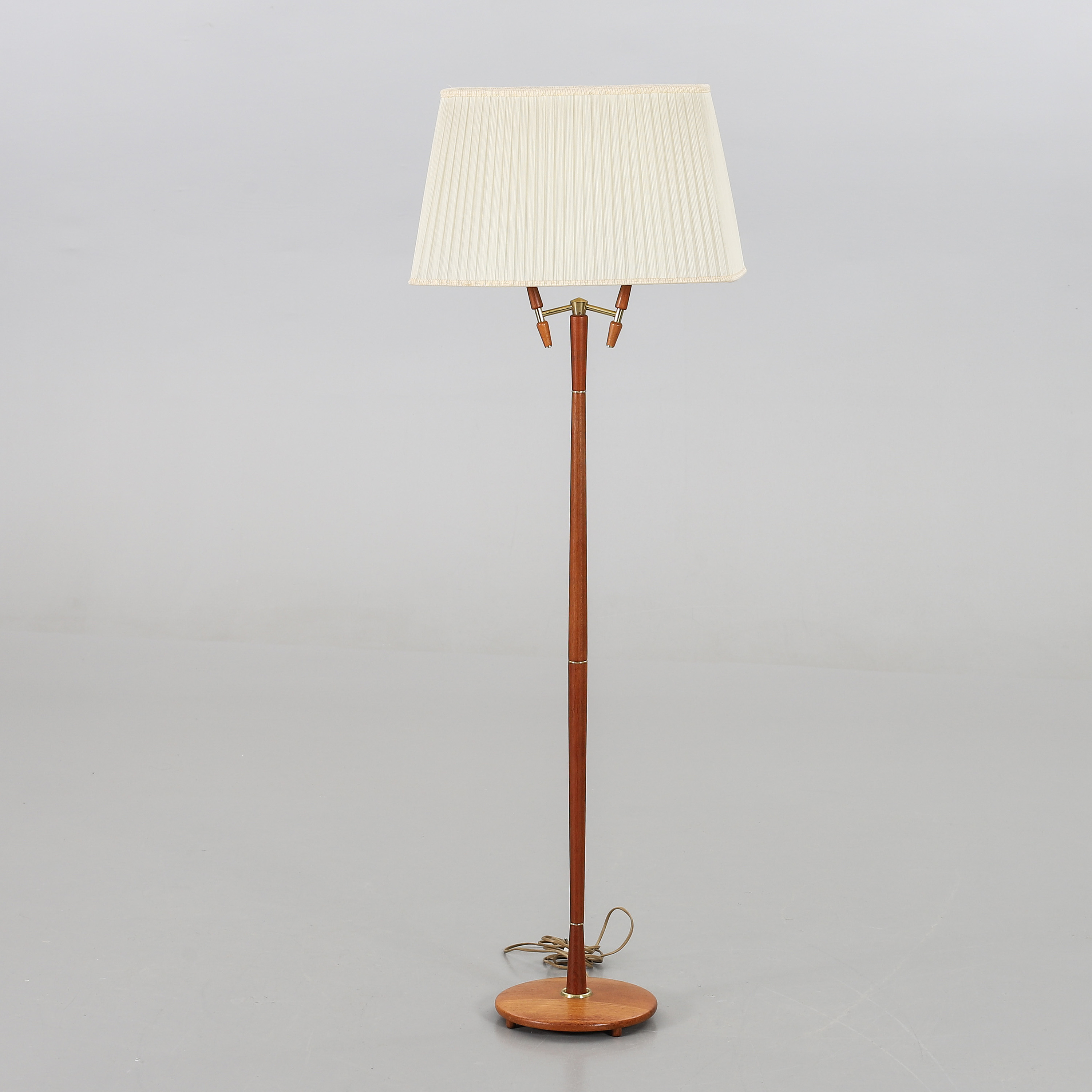 A FLOOR LAMP FROM MÖLLER ARMATUR ESKILSTUNA 1950'S. Bukowskis