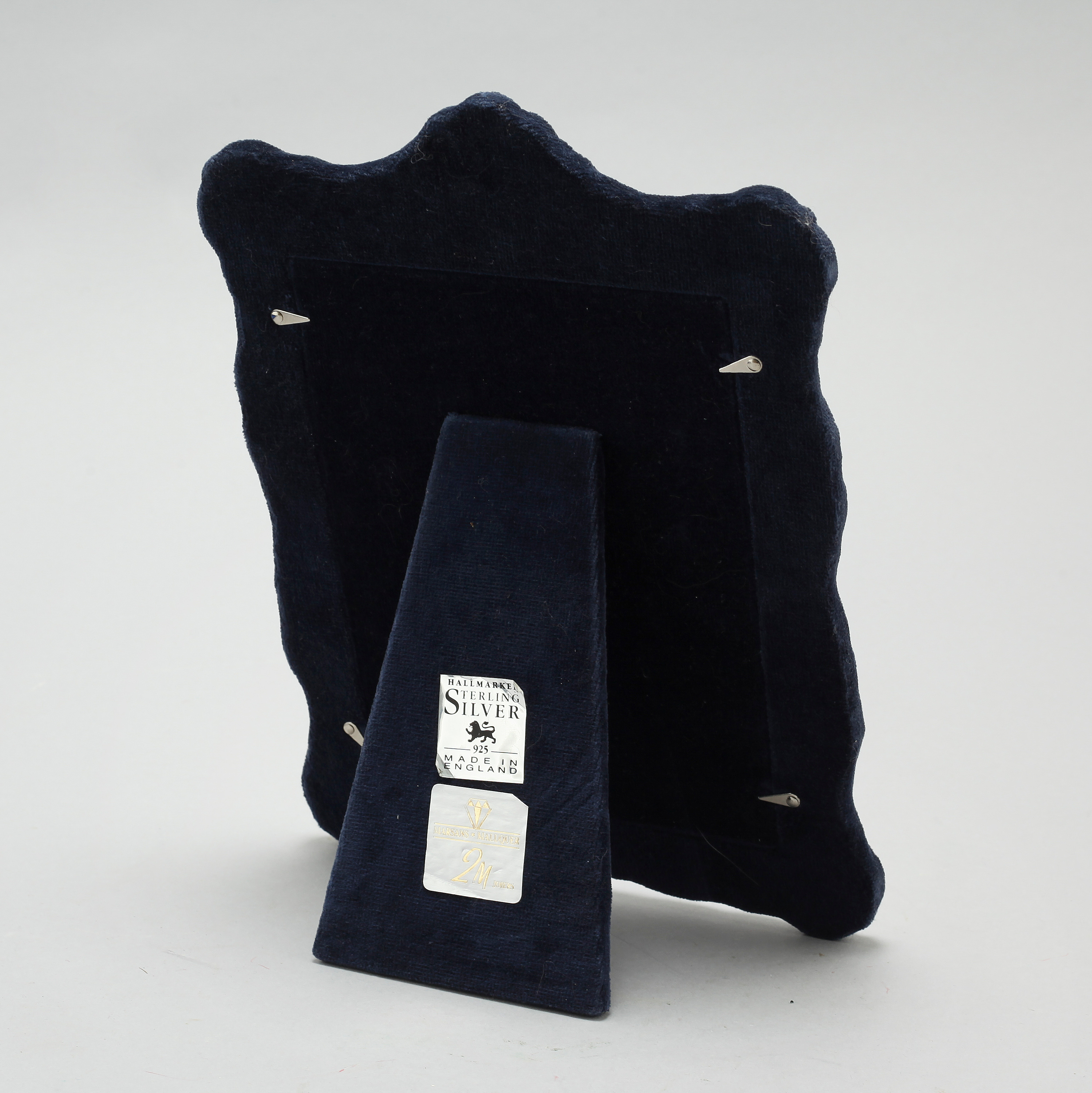 A silver photo frame by Carrs of Sheffield, 1991. Bukowskis