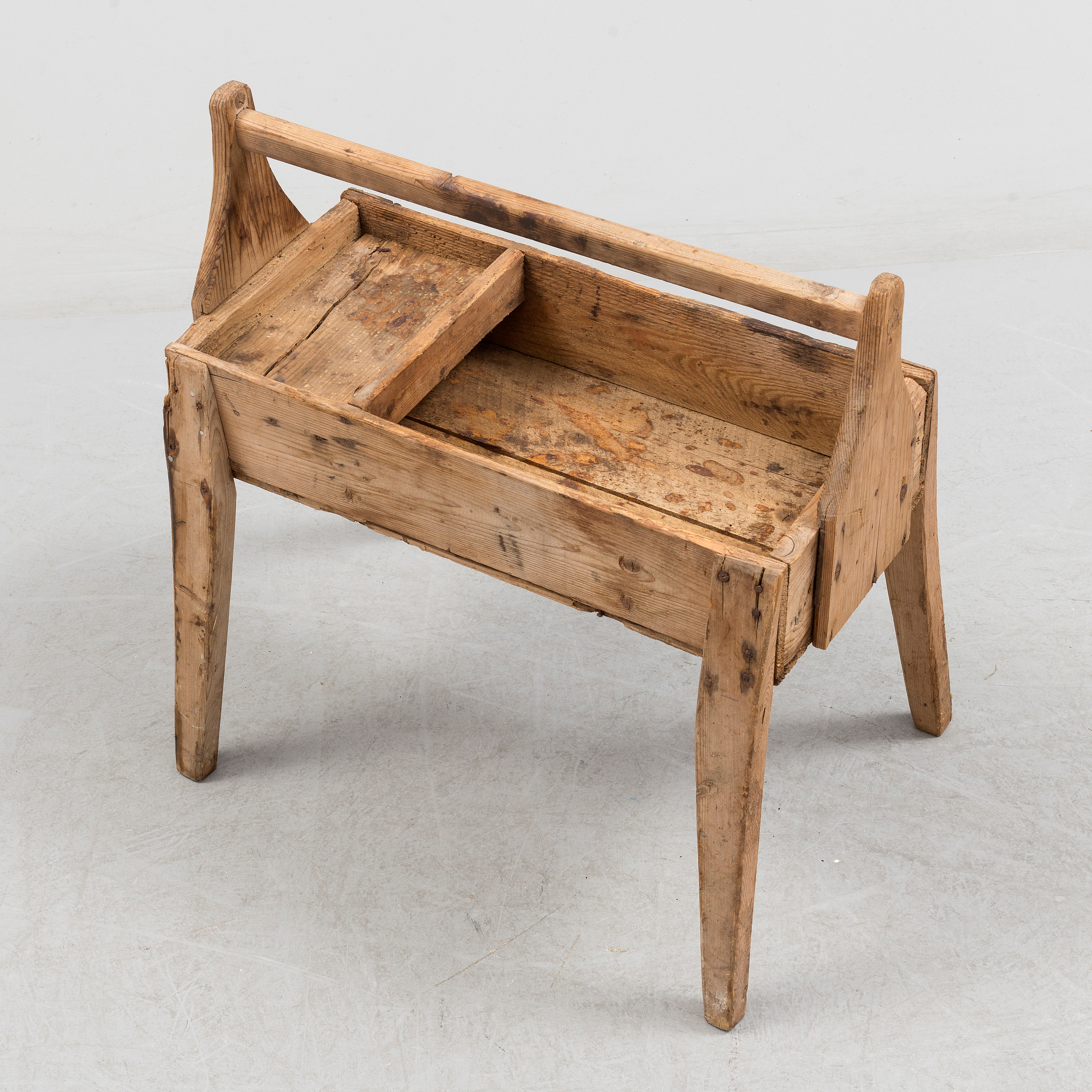 A wooden farrier stand. Bukowskis