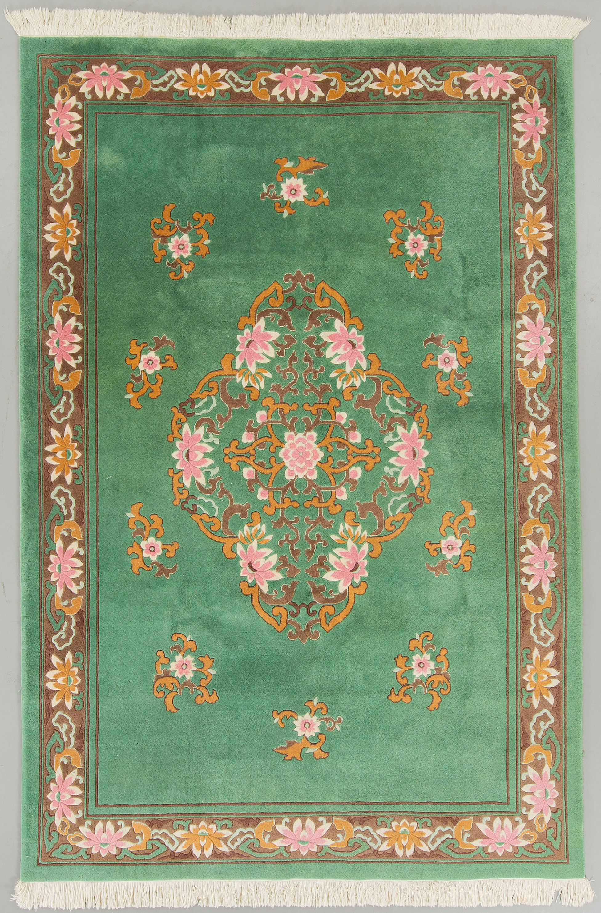 A Chinese old carpet ca 300 x 200 cm. Bukowskis